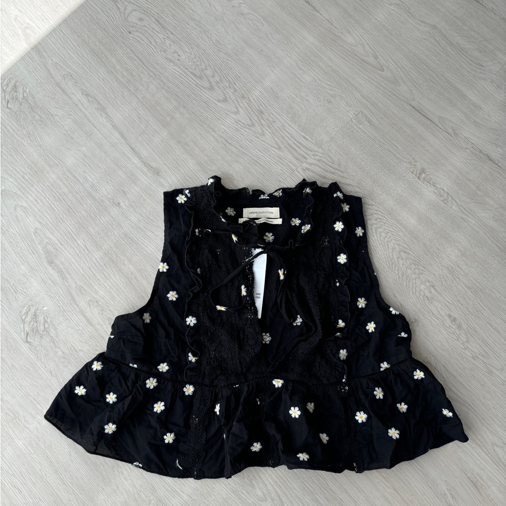 Urban Outfitters Black Floral Sleeveless Babydoll Blouse